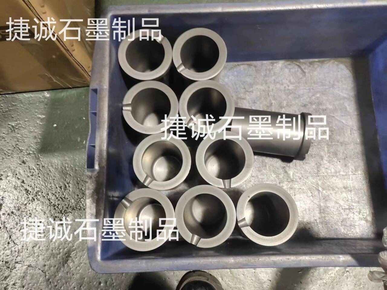 石墨熔炼坩埚，耐高温高强耐用石墨熔炼坩埚，高纯石墨坩埚，高纯首饰实验室坩埚，冶炼黄金石墨坩埚，高纯高密石墨熔炼坩埚，石墨坩埚加工，石墨坩埚生产厂家